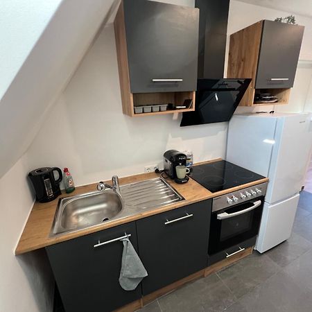 Moderne Wohnung Karlsruhe Neureut, Fussbodenheizung - Regendusche - Waschmaschine - Stellplatz Eksteriør billede