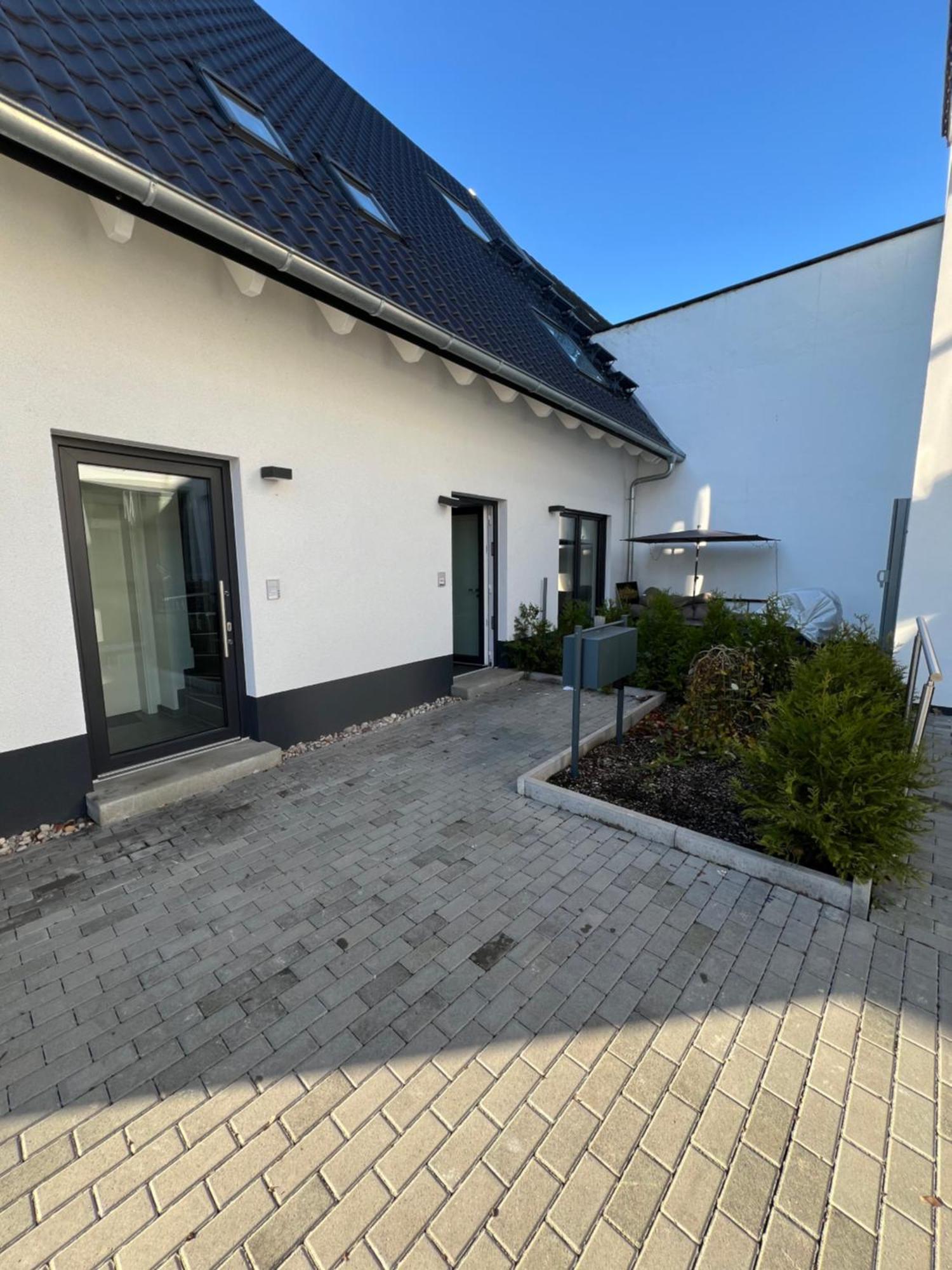 Moderne Wohnung Karlsruhe Neureut, Fussbodenheizung - Regendusche - Waschmaschine - Stellplatz Eksteriør billede