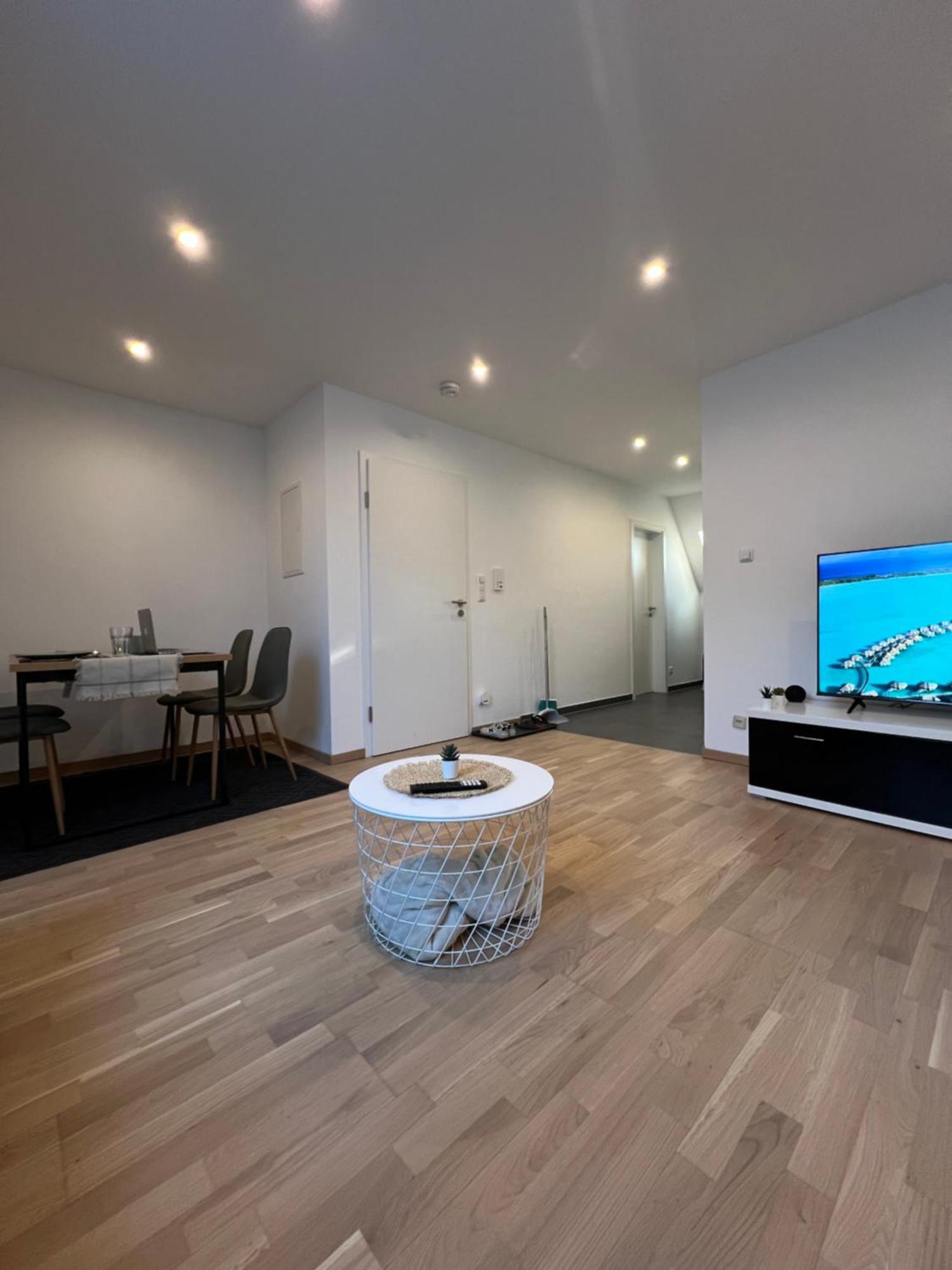 Moderne Wohnung Karlsruhe Neureut, Fussbodenheizung - Regendusche - Waschmaschine - Stellplatz Eksteriør billede