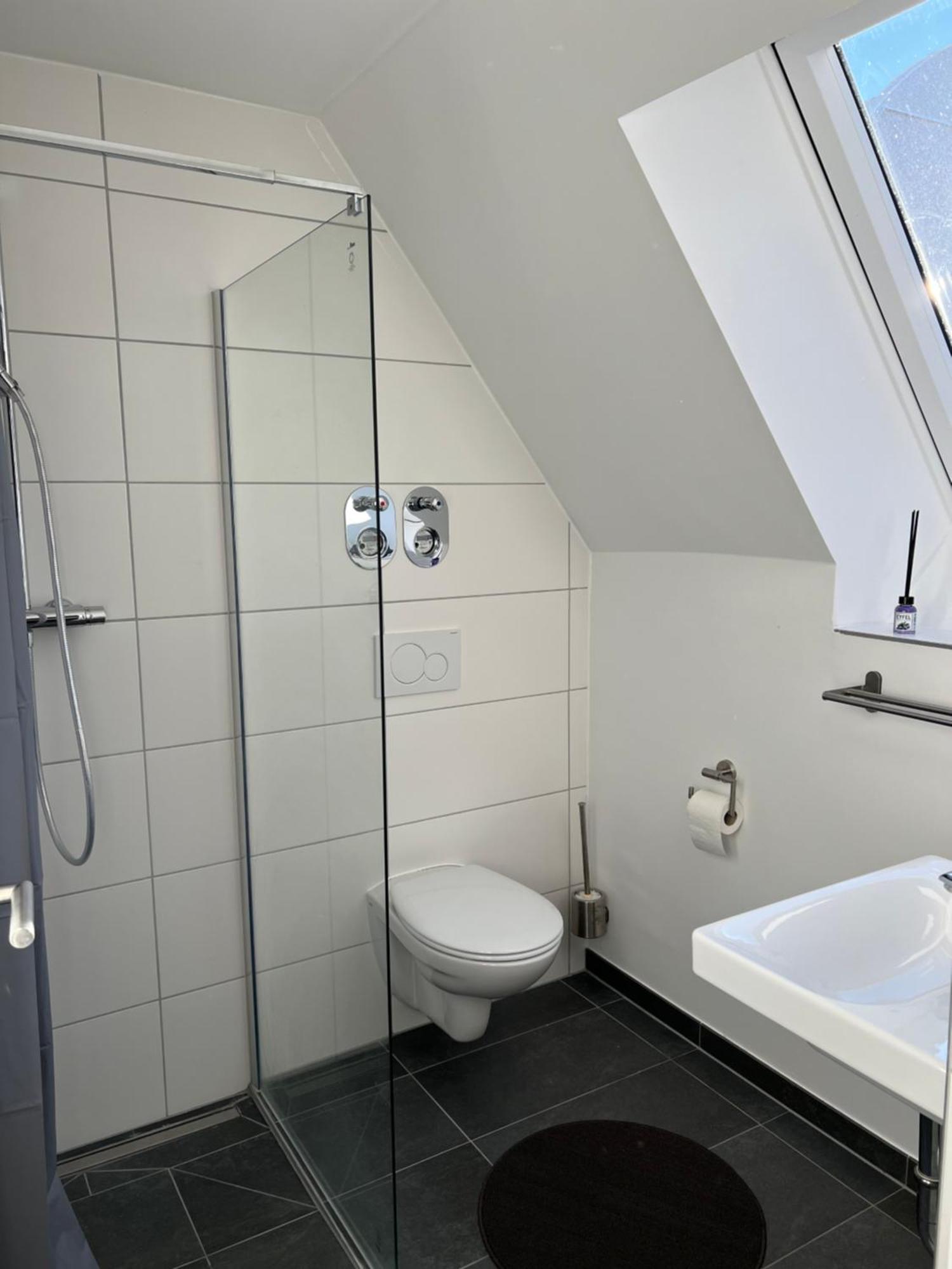 Moderne Wohnung Karlsruhe Neureut, Fussbodenheizung - Regendusche - Waschmaschine - Stellplatz Eksteriør billede